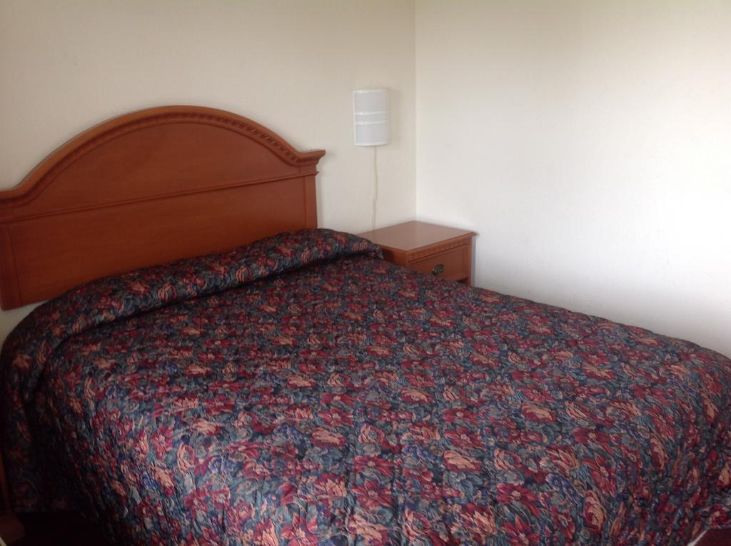 American Inn Mount Vernon Room photo