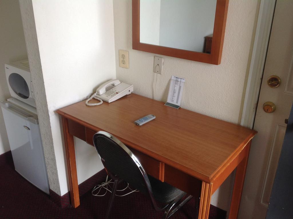 American Inn Mount Vernon Room photo